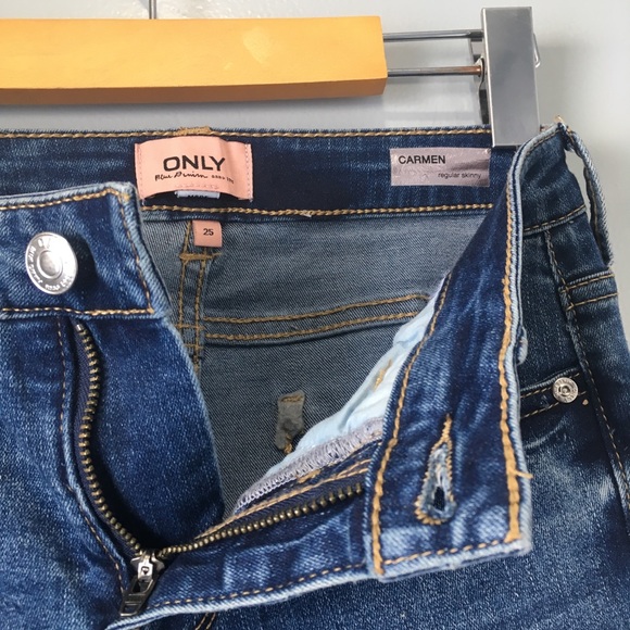 Peacock Feather Embroidered Ankle Crop Jeans Only - Picture 5 of 8